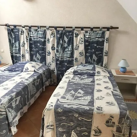 Bed & Breakfast Domaine Du Lesty Ambon